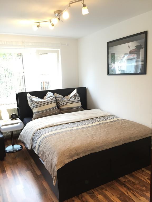 Traumwohnung Stuttgart Szoba fotó